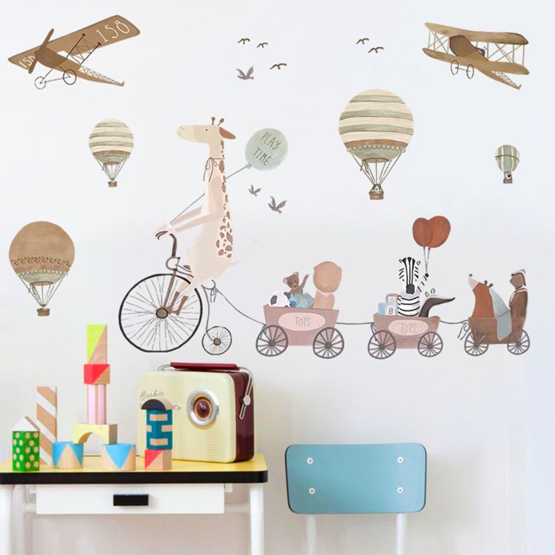 Sticker decorativ pentru copii, Autoadeziv, Model Girafa pe bicicleta cu prietenii, 72x111 cm, SIPO